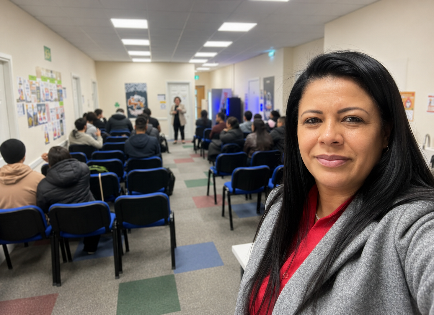 Gislene Silva com uma turma de candidatos da Cork Staff Solutions em Cork