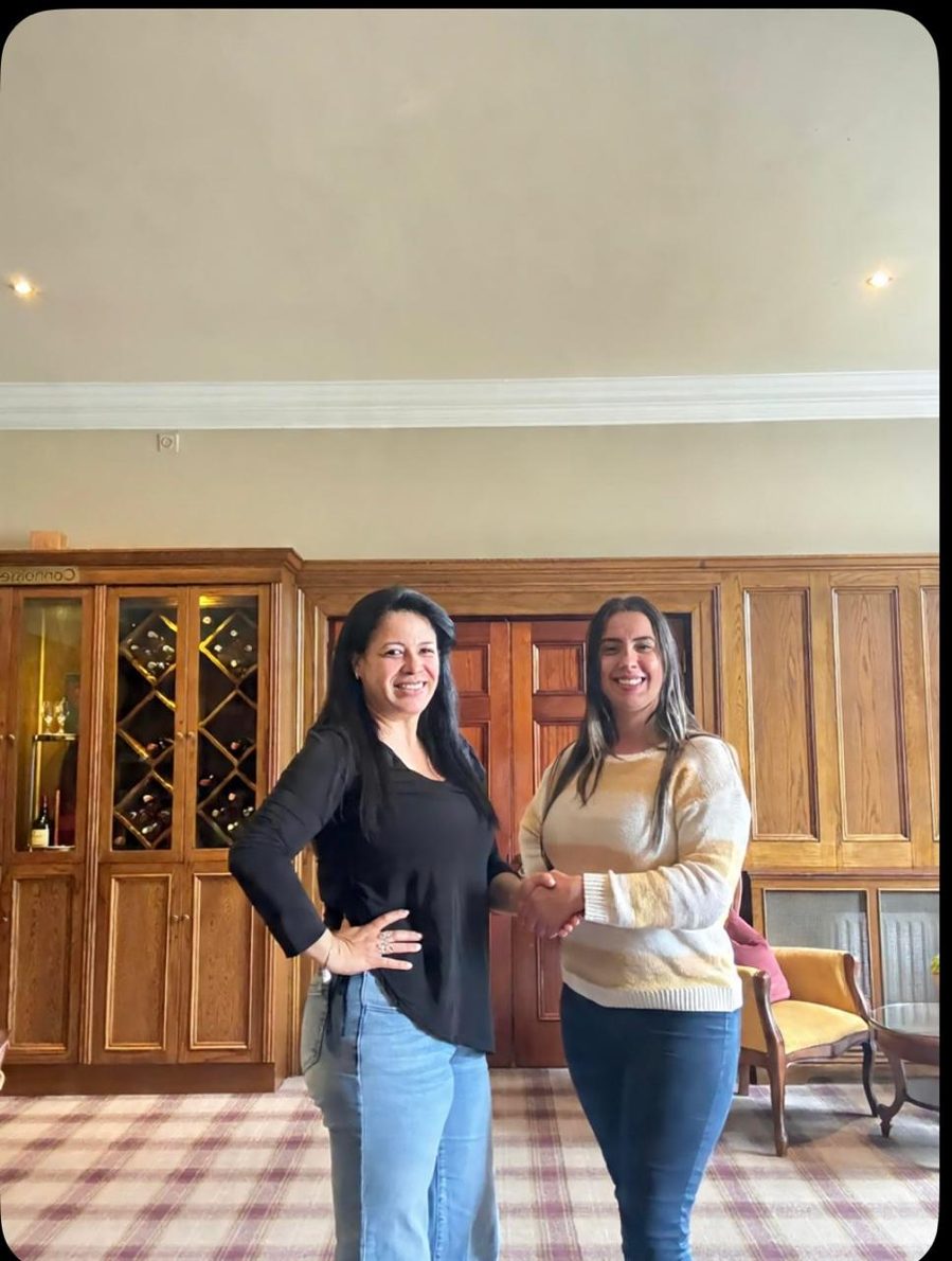 Gislene Silva shaking hands with a partner company representative